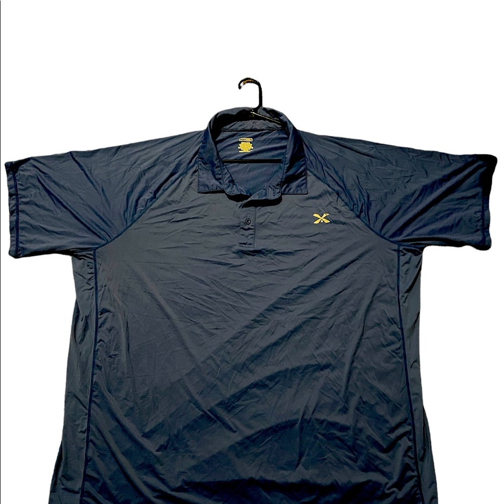 Men a big and Tall 5xl, no pet, non smoker. Like new